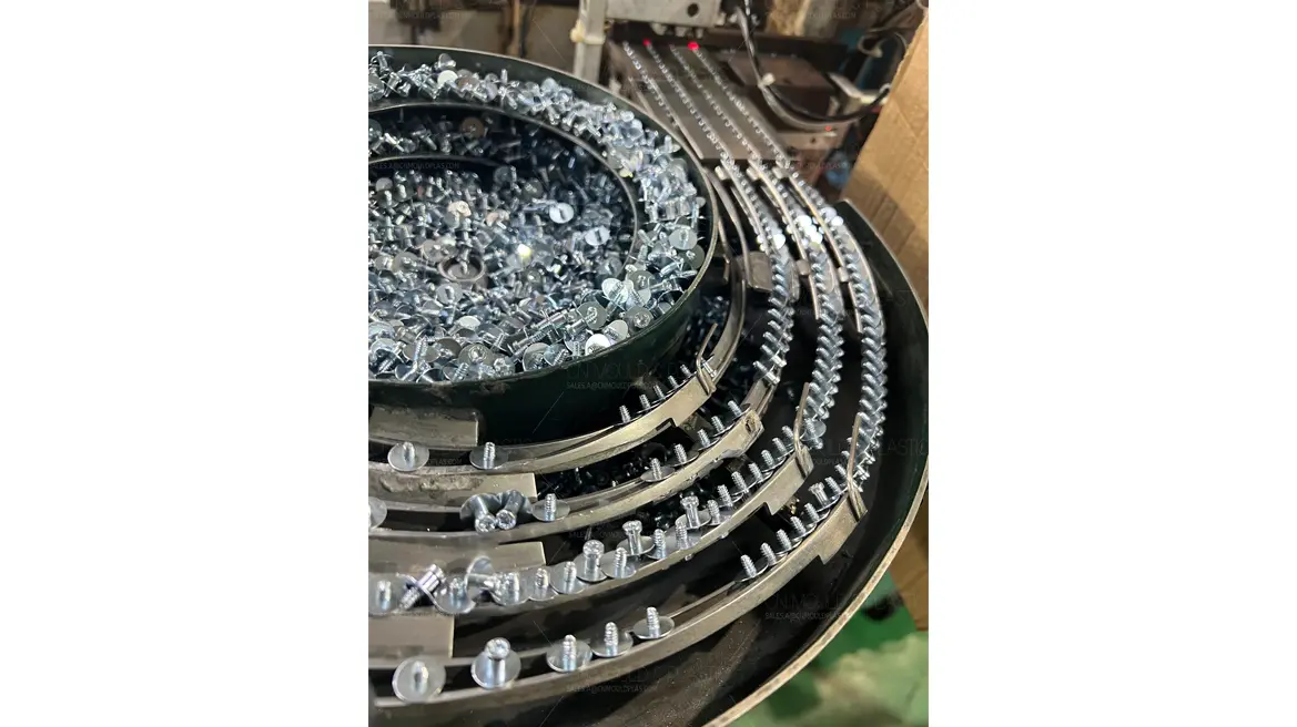 Forklar fordele ved Metal Indsats Formninger