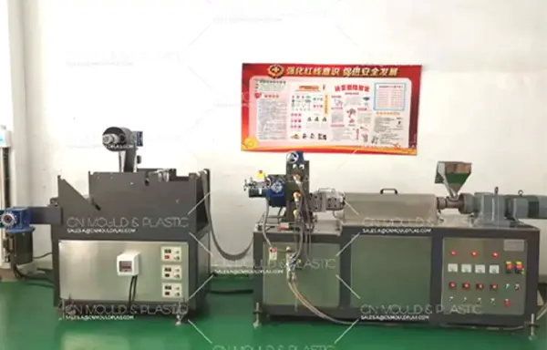 Tynd pladeekstrusion