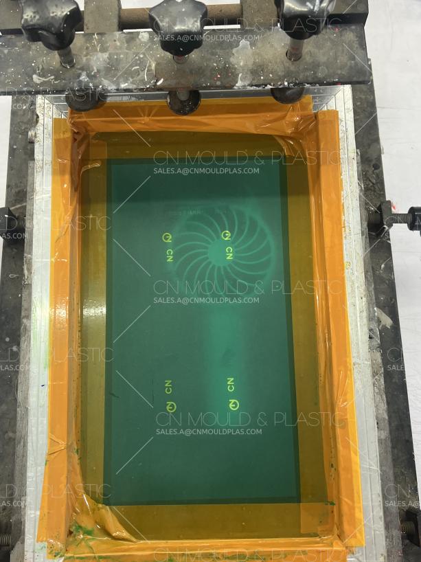 Screen_printing_process-1.jpg Screen_printing_process-1.jpg